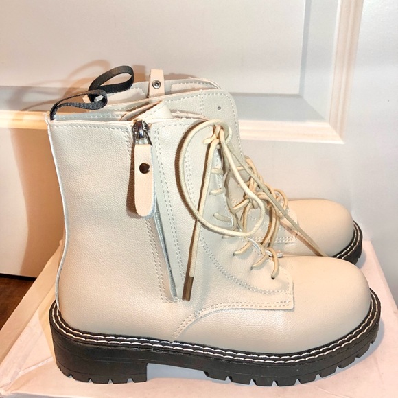 Ivory/off white lugsole boots - Picture 1 of 4